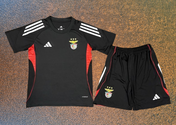 Kit treino SL Benfica 2025/26
